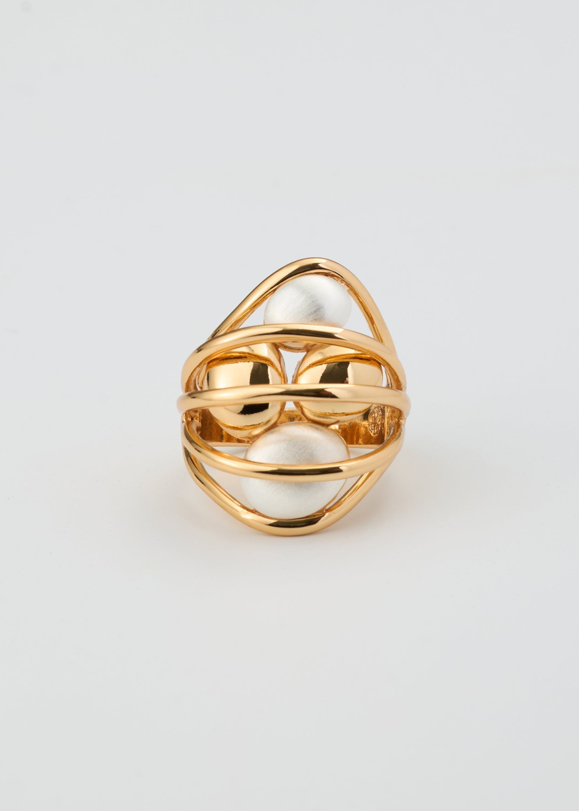 Intertwined Sphere Ring