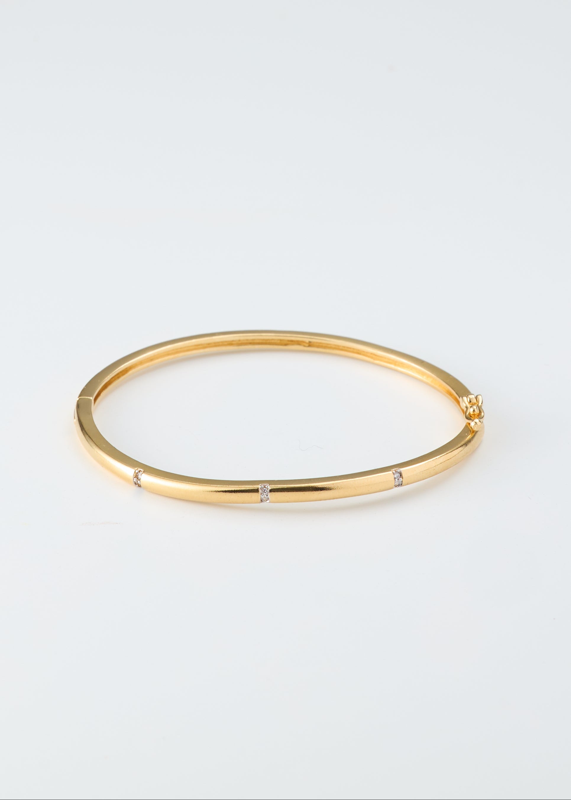 Minimal Elegant Bangle