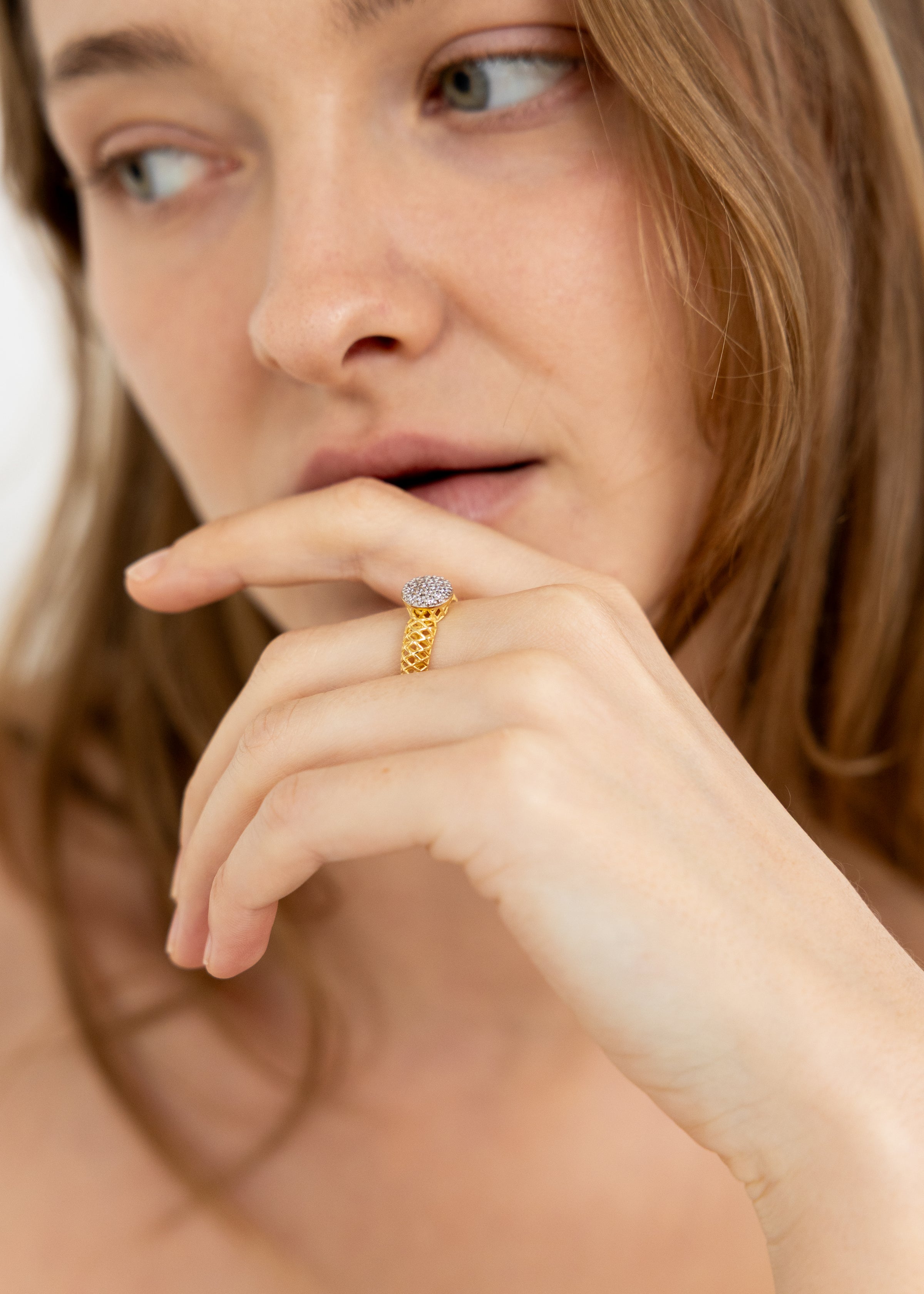 Golden Lattice Halo Ring